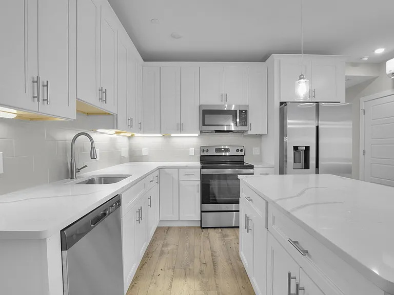 2209 N Broad St — Photo 2
