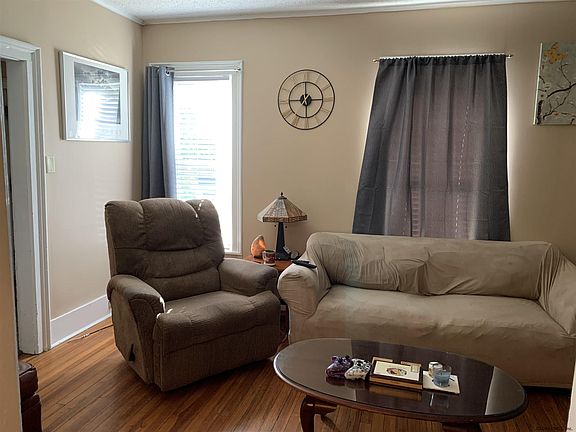 4th image of 11 Hoyt Ave