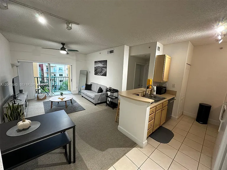 6001 SW 70th St #621 — Photo 2