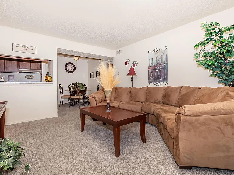 Cobblestone Apartments — Photo 40