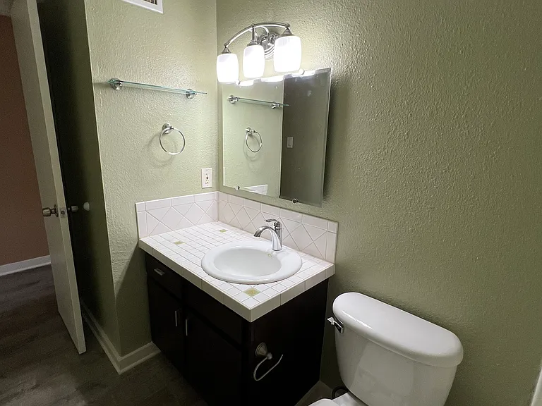 2302 E Side Dr — Photo 5