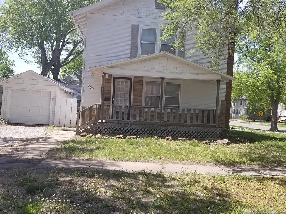 200 S 12th St
