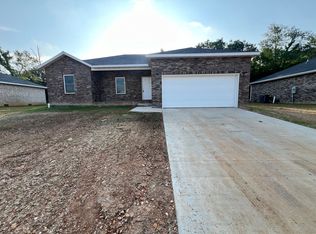 1140 S Mission Ave, Bolivar, MO 65613