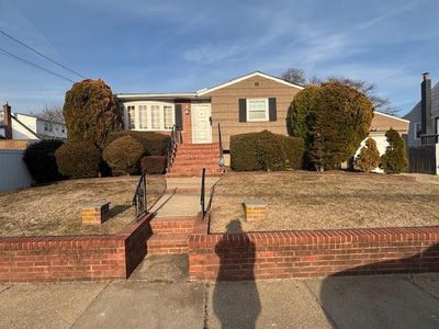 578 Beacon Avenue, Lindenhurst, NY, 11757