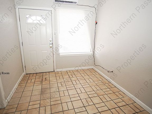2nd image of 1111 N Cotton St #B