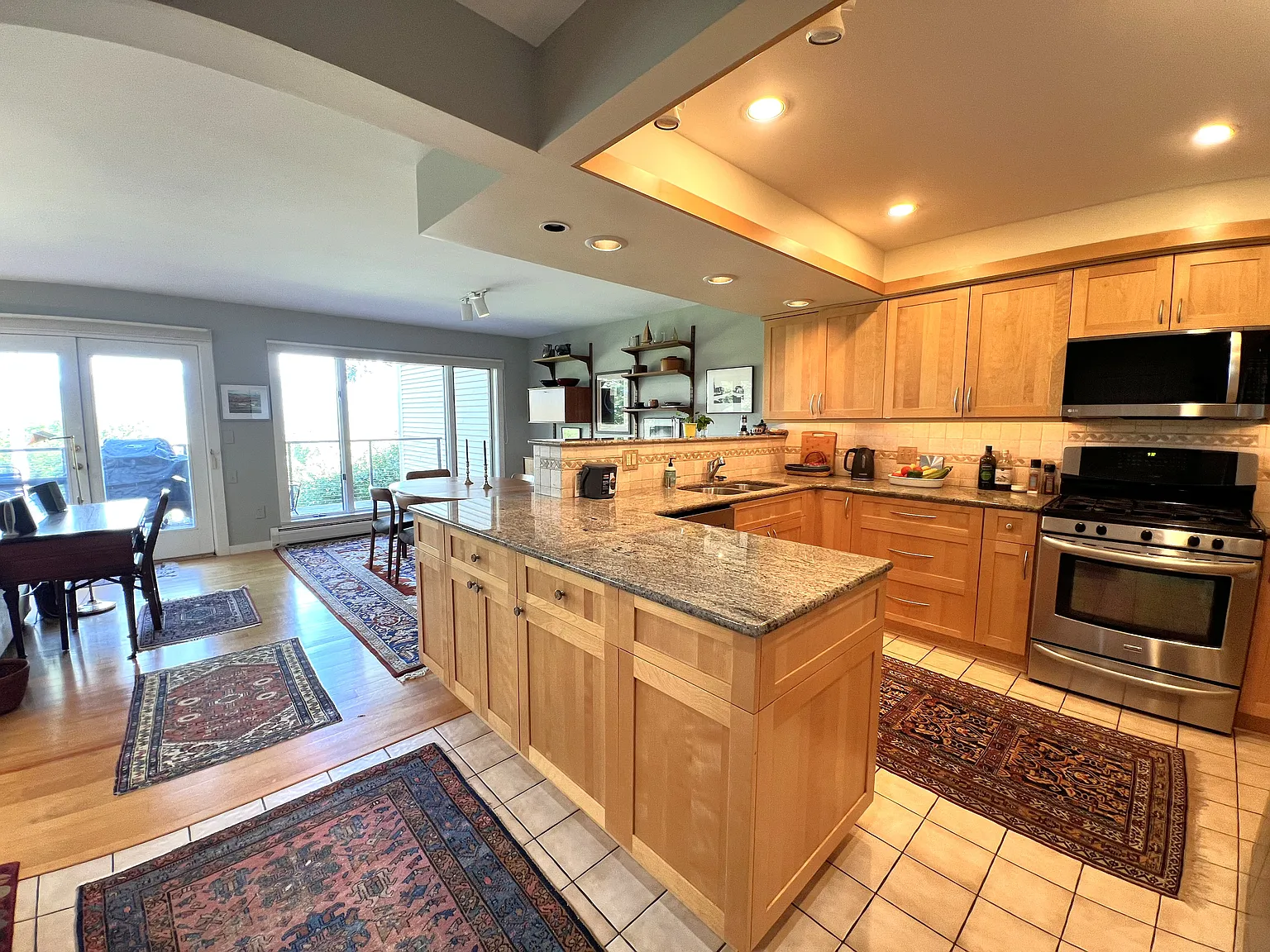3 bed, 3.5 bath, 3000 sqft, $7,500 — Photo 4