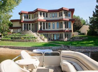 2182 Lakebrook Dr, New Brighton, MN 55112