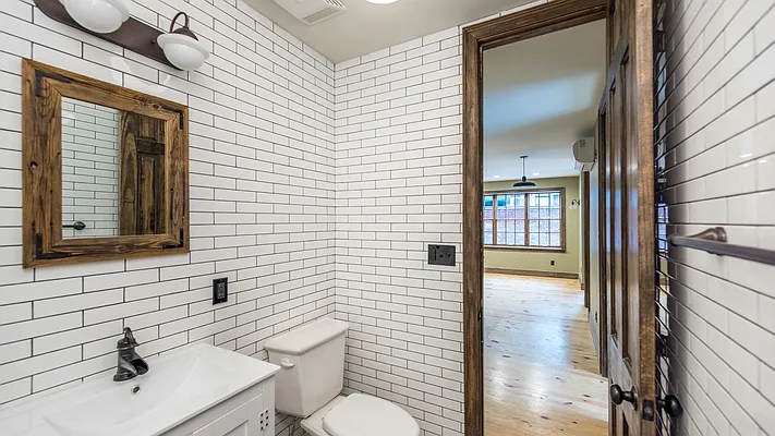 Rented by Nooklyn NYC LLC | media 30