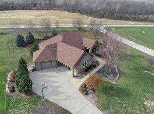 28912 Chinkapin Ln, Paola, KS 66071