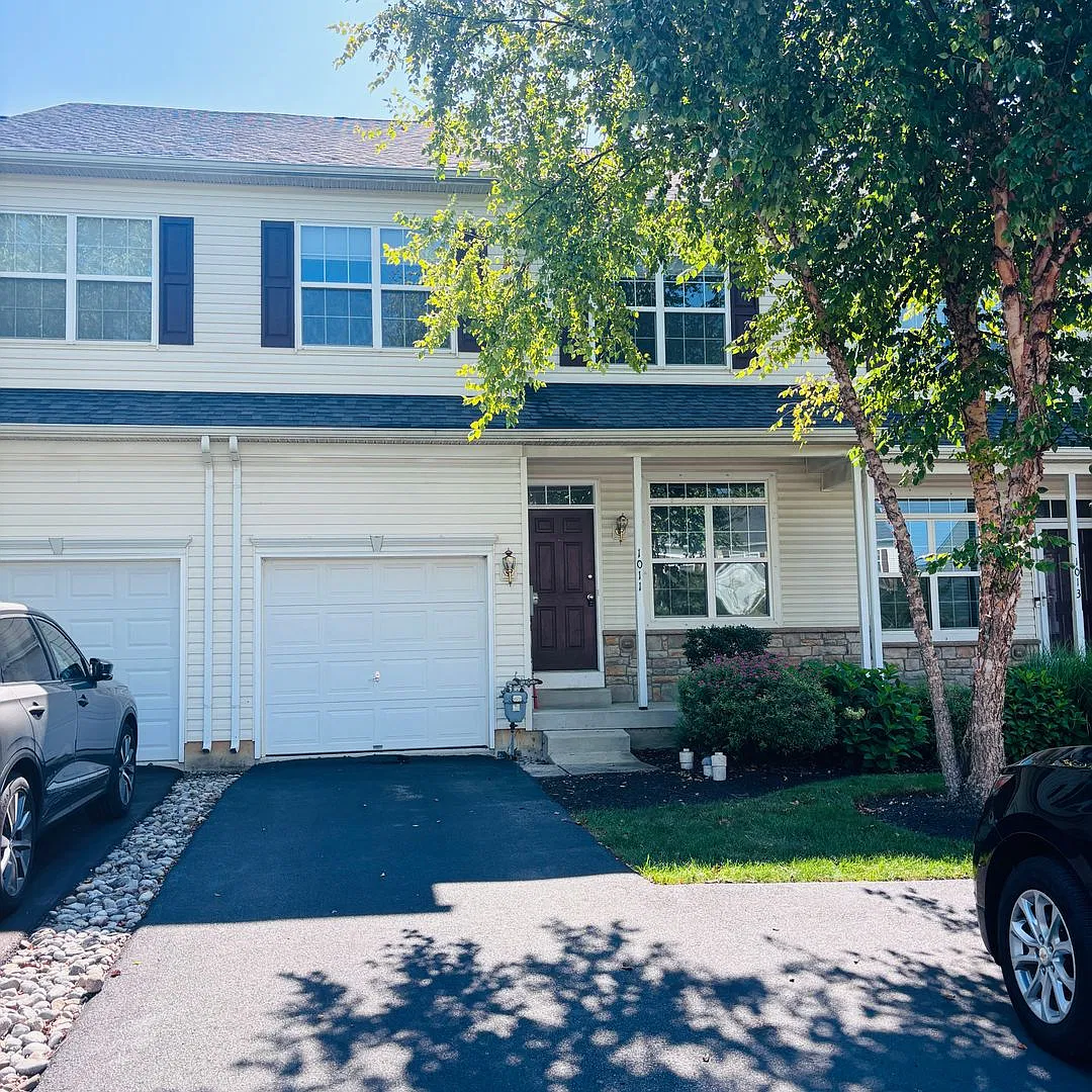 Located in the Highgates subdivision in Upper Macungie Township this 3 bedroom, 2.5 bath townhouse — Photo 2