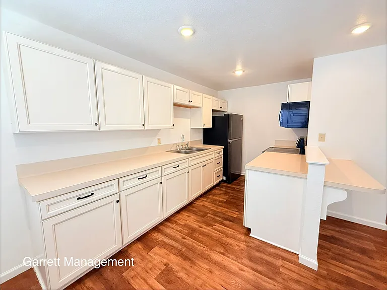 205 1/2 S Broad St — Photo 6