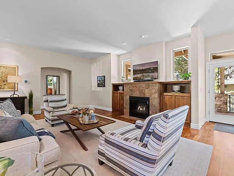 2939 NW Fairway Heights Dr — Photo 12
