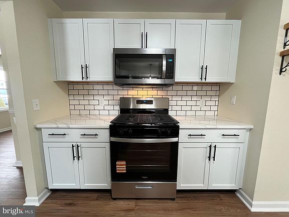 4th image of 325 Village Spring Ln