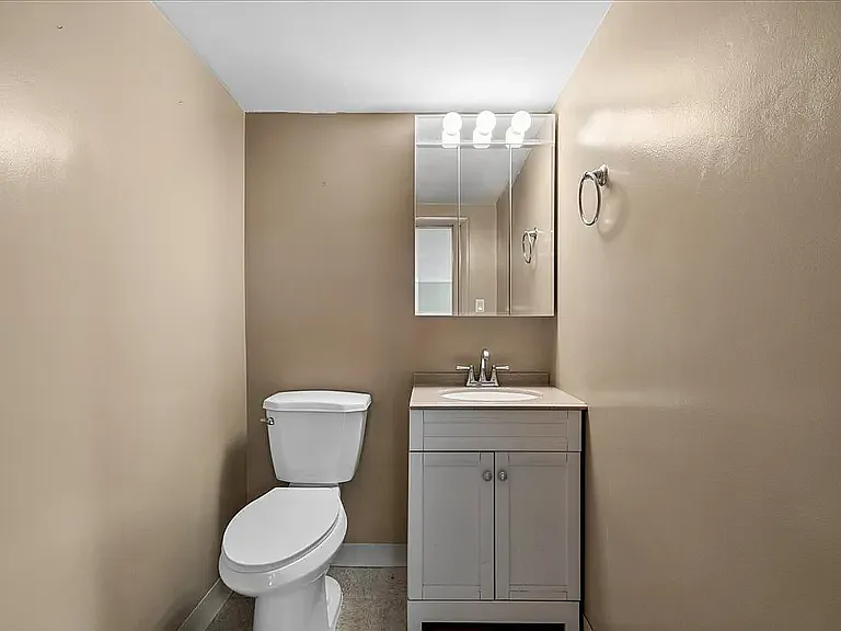5832 Capulina Ave — Photo 16