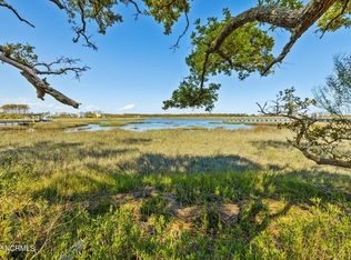 1402 Mainsail Rd, Morehead City, NC 28557