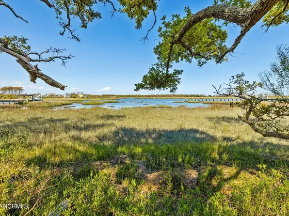 1402 Mainsail Road, Morehead City, NC 28557