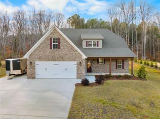 928 Kapstone Xing, Lexington, NC 27295