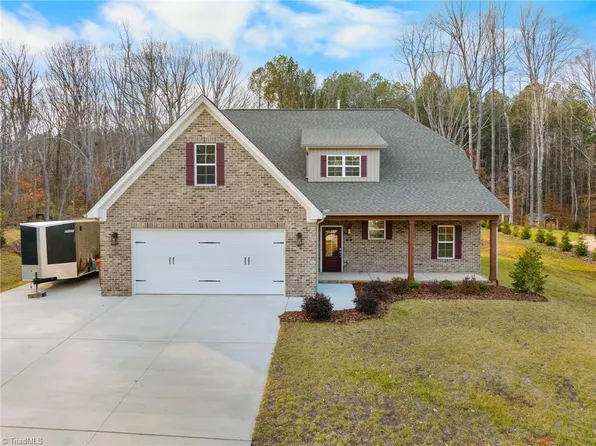 928 Kapstone Xing, Lexington, NC 27295
