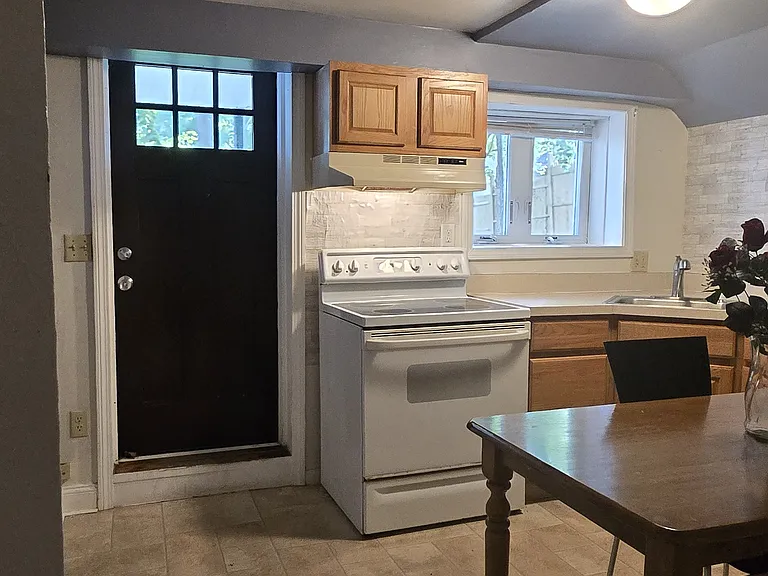 130 Merriam Ave #4 — Photo 1