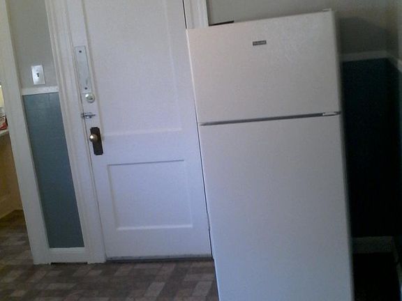 5th image of 831 Brewster St #2