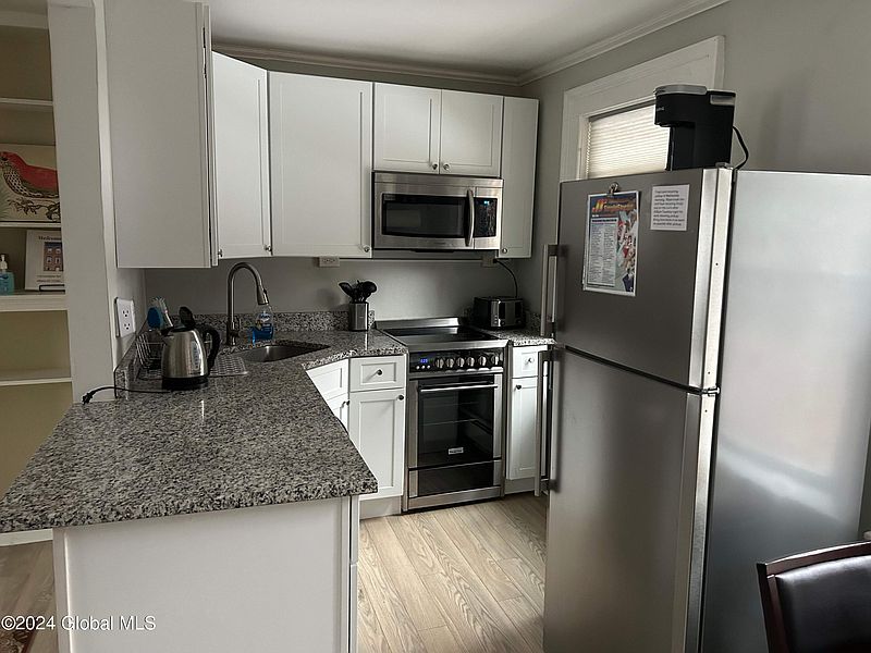2nd image of 126 Lexington Avenue
