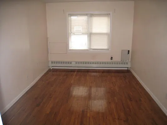 Rented by Alexiou Realty | media 2