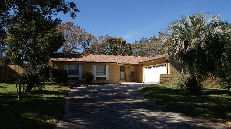 1st image of 106 Ledbury Dr