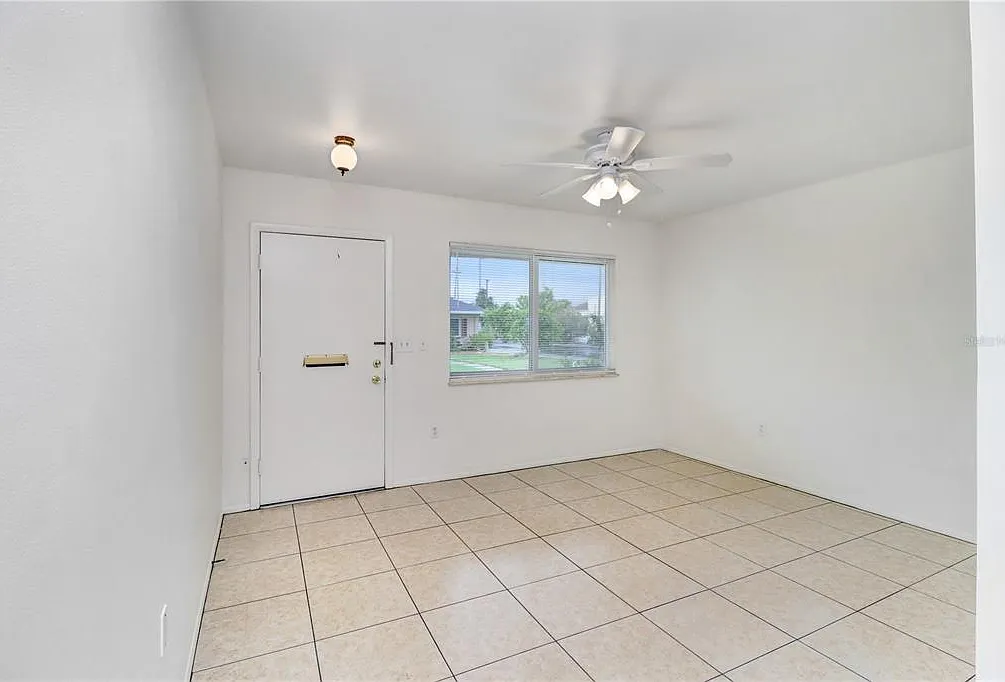 2 bed, 1.0 bath, 927 sqft, $1,800 — Photo 3