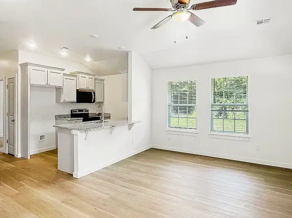 805 SW Summit Ave, Lawton, OK 73501