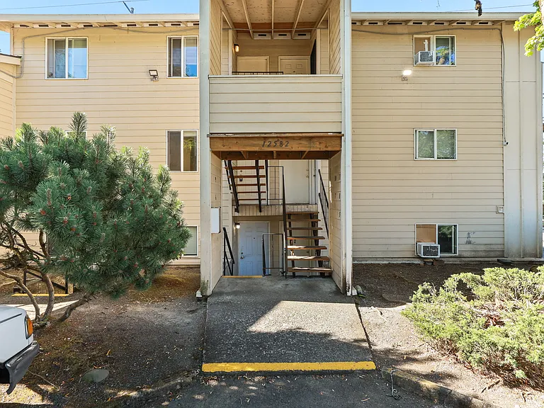 Charbern Apartments — Photo 1
