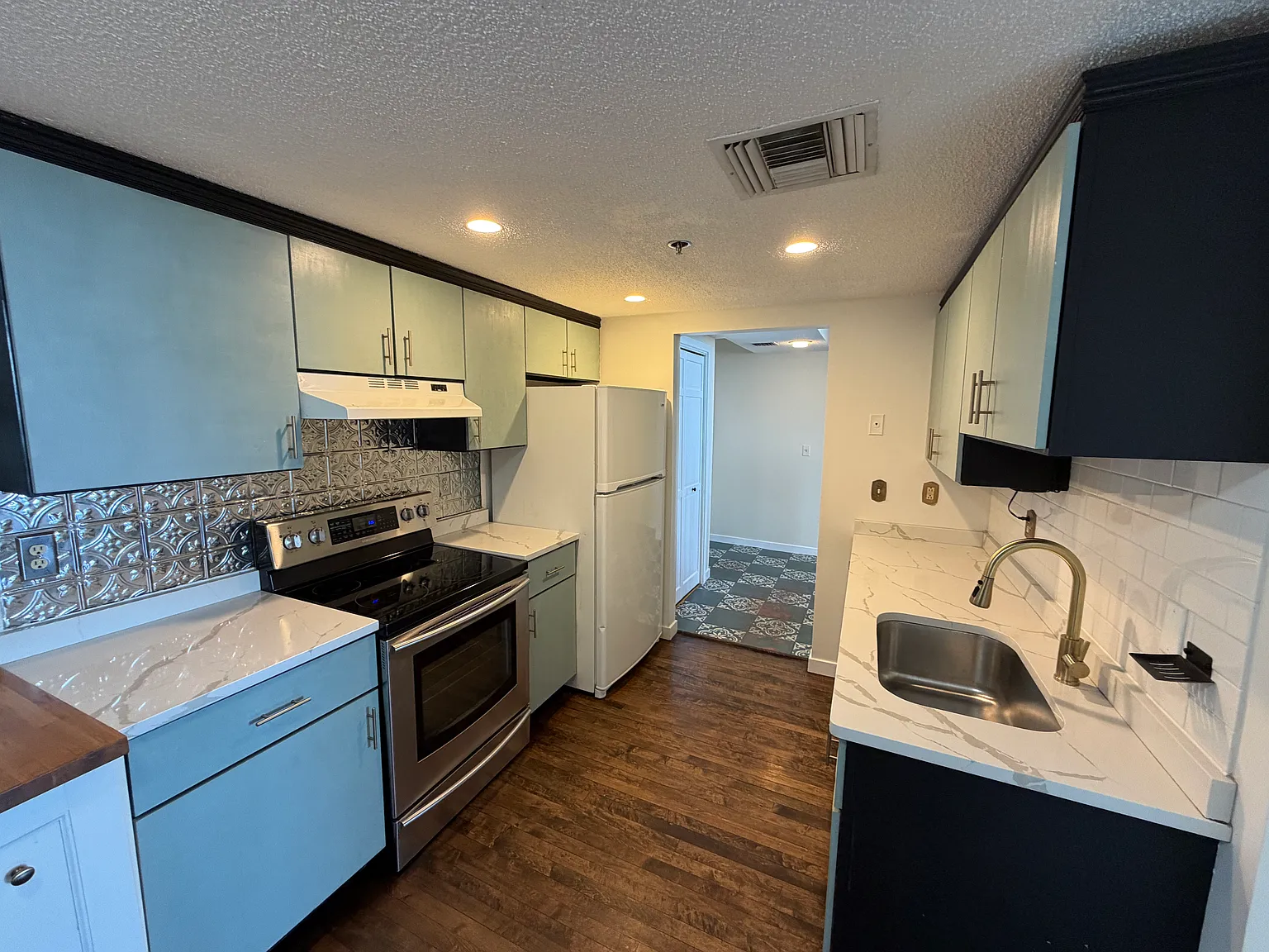 2 bed, 1.5 bath, 1493 sqft, $1,895 — Photo 3