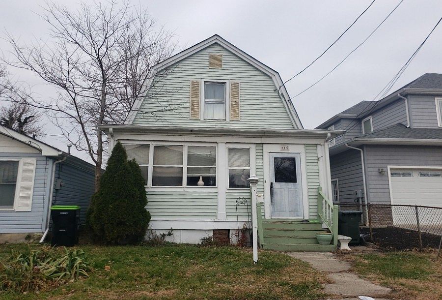 1st image of 245 Beachwood Ave
