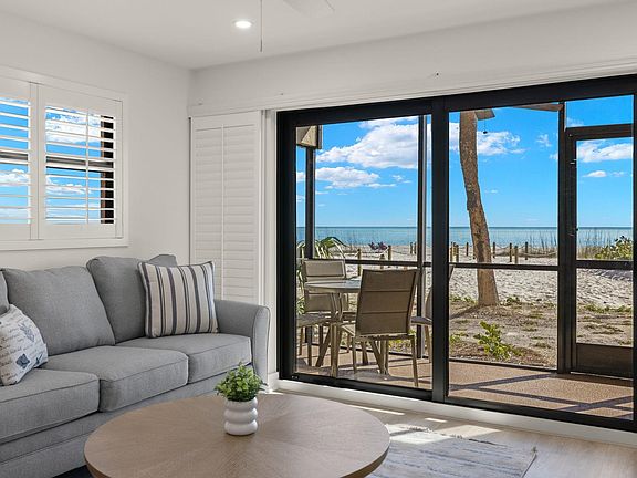 2nd image of 2230 Camino Del Mar Dr #4D1