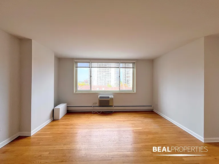 1344 N Dearborn — Photo 36