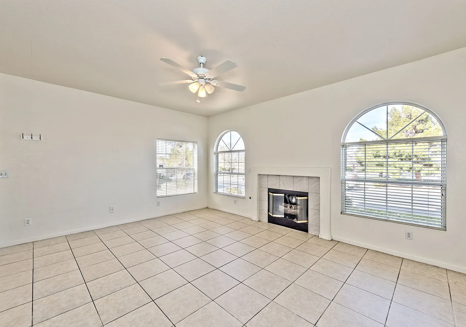 1637 Cave Spring Drive, Henderson, Nevada 89014 — Photo 2