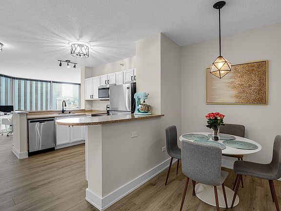 5th image of 222 N Columbus Dr APT 1510
