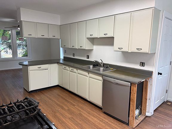 5th image of 124 W Onota St