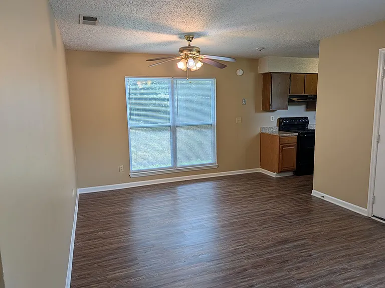 124 Westscott Dr — Photo 5