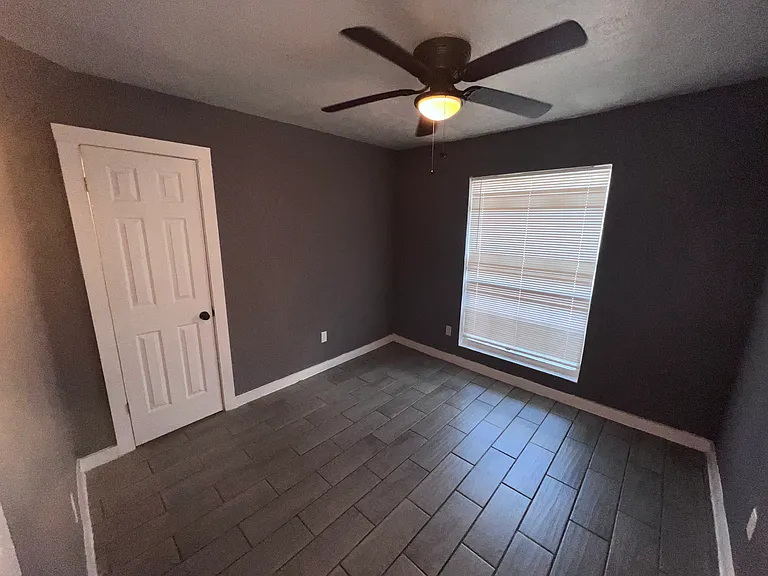 2405 Foreman St — Photo 7
