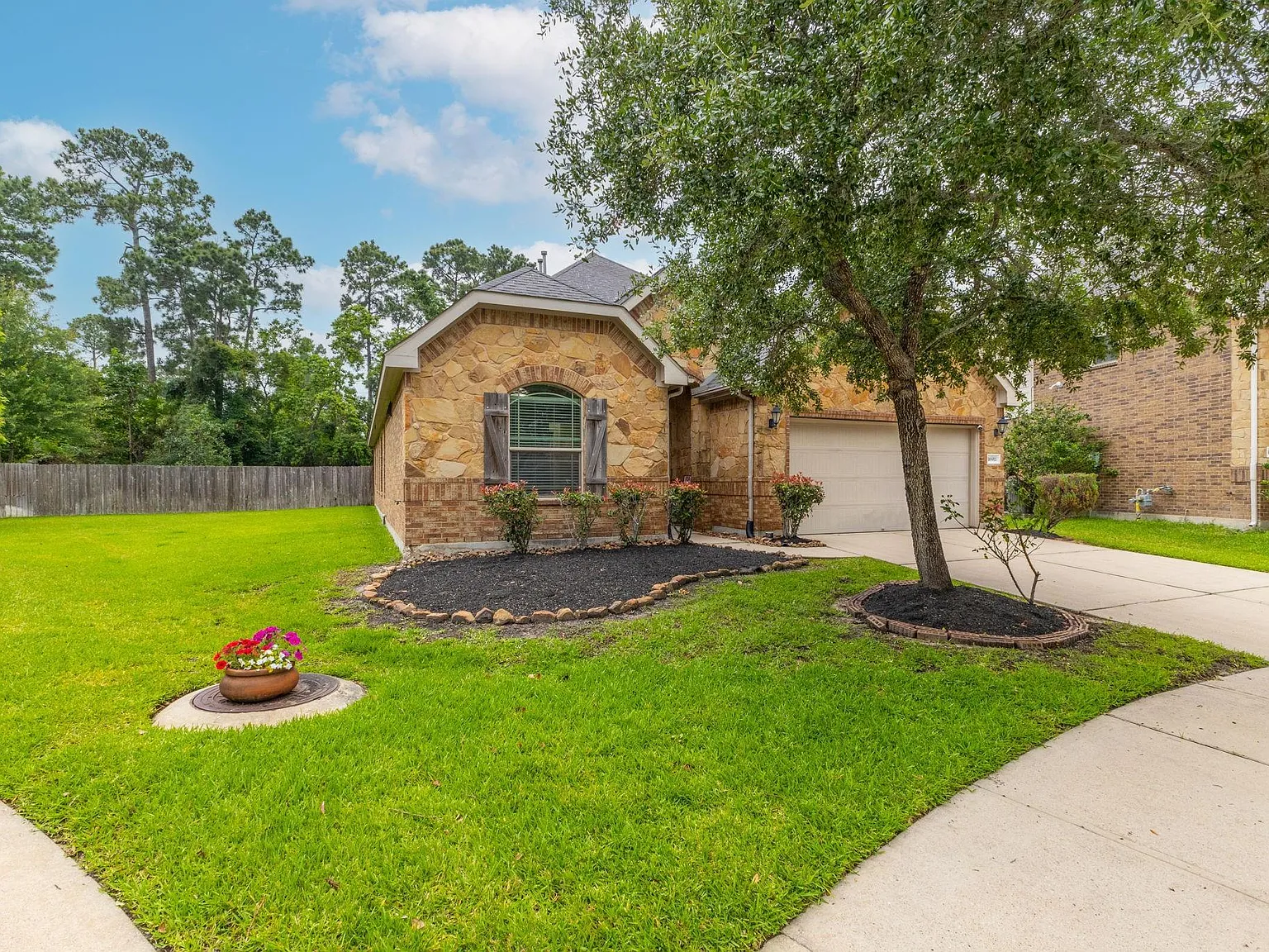 4 bed, 3.0 bath, 2204 sqft, $2,450 — Photo 2