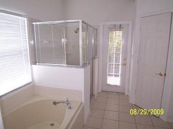 5th image of 2711 Bond St