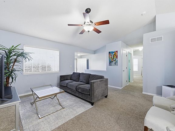 5th image of 705 S Westview Cir
