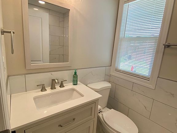 4th image of 2503 Bredell Ave #2A