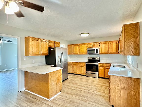 3rd image of 112 Anderson Ct
