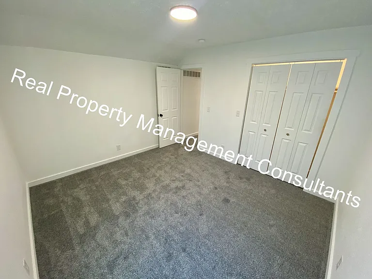 1001 Twin Oaks Ter — Photo 18