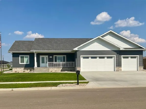 2328 7th St NW, Watertown, SD 57201