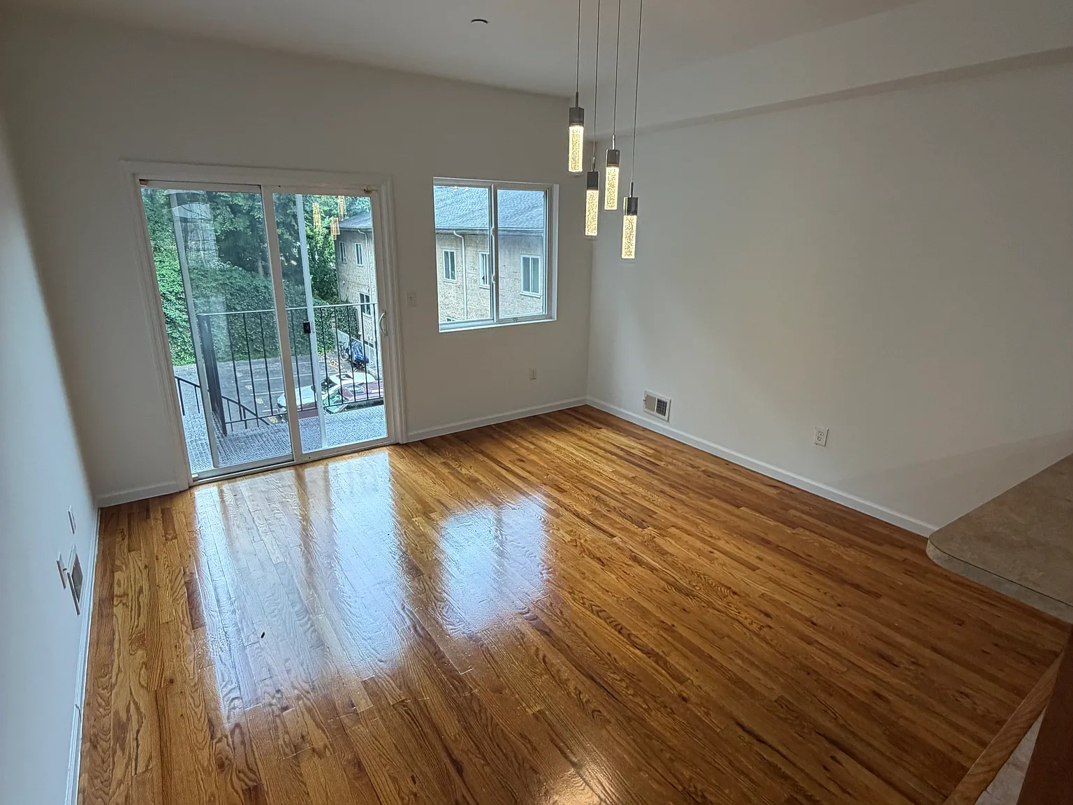 4 bed, 1500 sqft, $3,400 — Photo 4