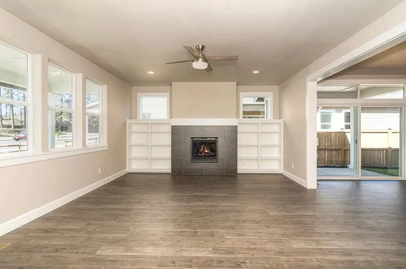 3 bed, 2242 sqft, $3,200 — Photo 2