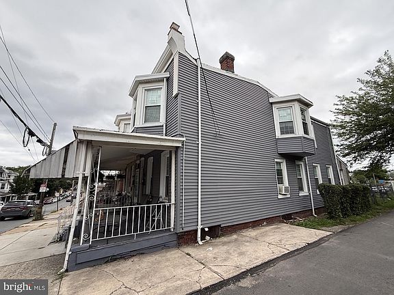 4th image of 216 E Marshall St