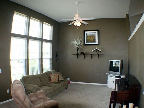 3rd image of 720 Sunset Dr